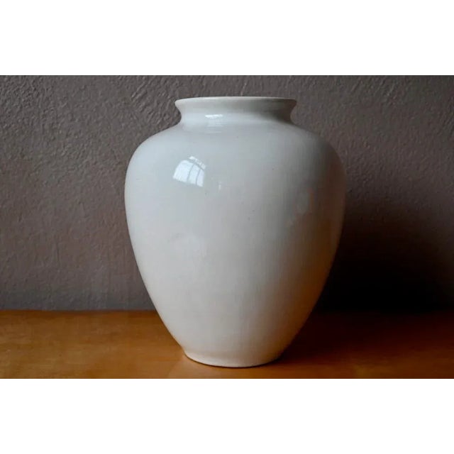 White Vase by Thooft & Labouchere, Delft For Sale - Image 3 of 8