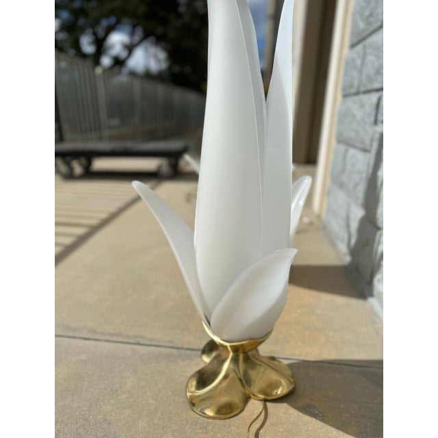 1970s Pair of Sculptural Mid-Century Table Lamps With Lucite-Style Shades & Brass Bases For Sale - Image 12 of 18