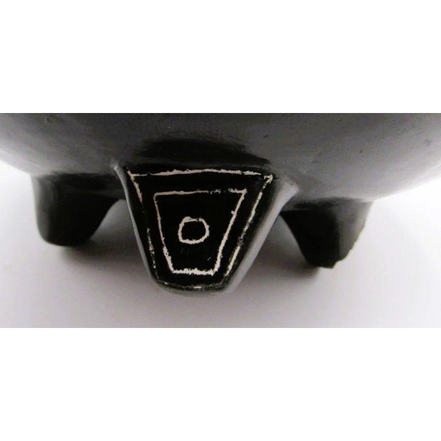 1910s Diaguita Black and White Etched Three Footed Ceramic Bowl From Northern Chile For Sale In Miami - Image 6 of 11