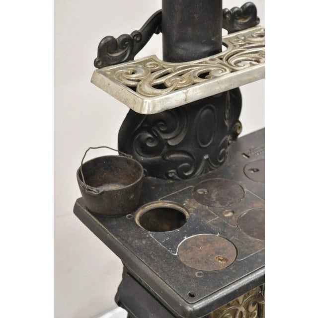 Metal Antique Dolly's Favorite Cast Iron Child Salesman Sample Stove by Favorite Stove For Sale - Image 7 of 14
