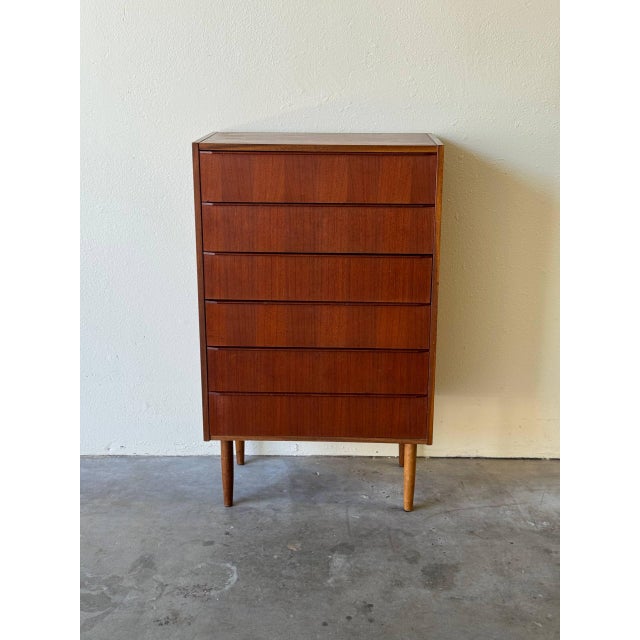Mid 20th Century Danish Teak Tallboy Dresser – 6-Drawer Scandinavian Modern Chest of Drawers For Sale - Image 4 of 10