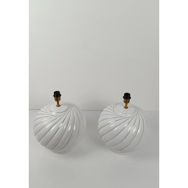 1970s Table Lamps in White and Gold Glazed Ribbed Ceramic by Tommaso Barbis, 1970s, Set of 2 For Sale - Image 5 of 18