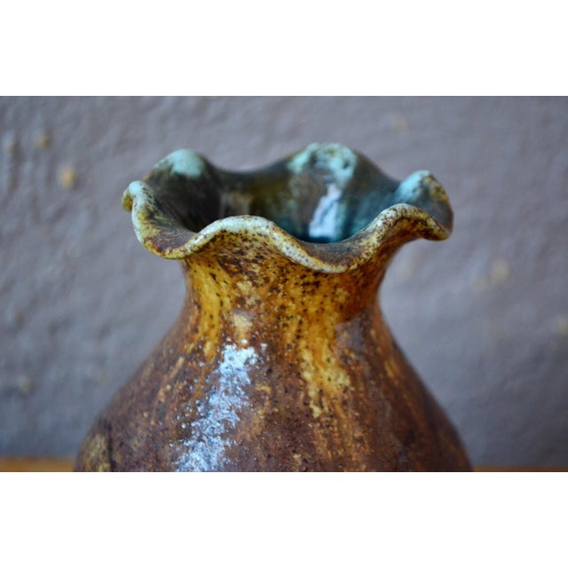 This small Accolay stoneware vase perfectly embodies the formal explorations of mid-century designers. The shape of the...