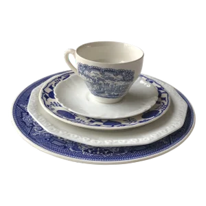 Vintage Mismatched Blue and White Settings - Set of 5