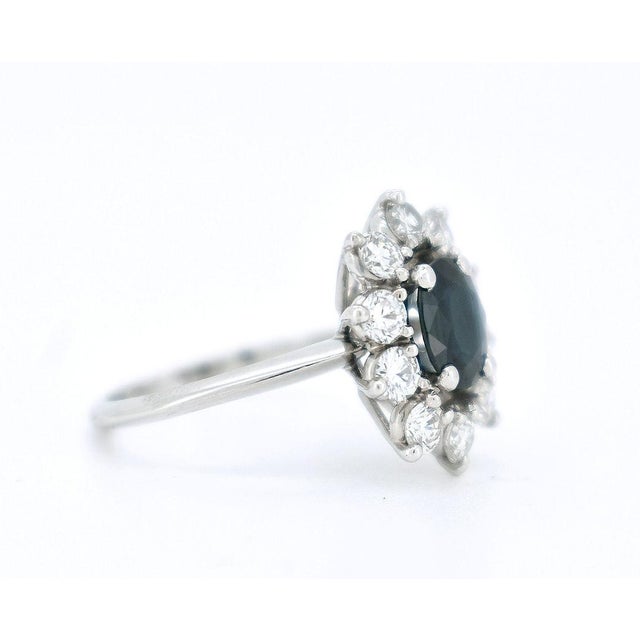 1990s 1990s Vintage Daisy Ring in 18 Carat Gold, Natural Sapphire and Diamonds, Size 4.75 For Sale - Image 5 of 11