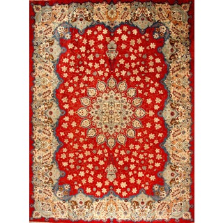 Middle Eastern Rug in Wool For Sale