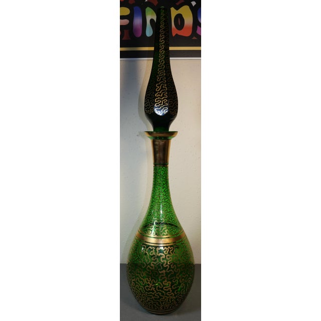 Traditional Vintage Mid 20th Century Bohemian Emerald Green Glass Wurmlinien Decorated Roses Floral Motif Decanter With Large Faceted Pointed Stopper For Sale - Image 3 of 10