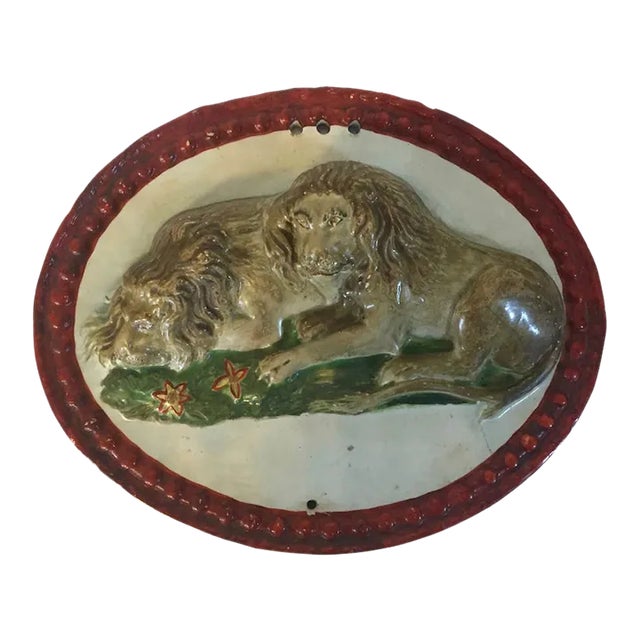 Antique Early 19th Century English Staffordshire George III Pearlware Prattware Oval Wall Plaque of Two Recumbent Lions Circa 1800 For Sale