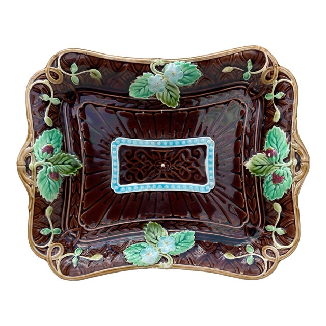 French Majolica Strawberries Platter Sarreguemines, Circa 1870 For Sale