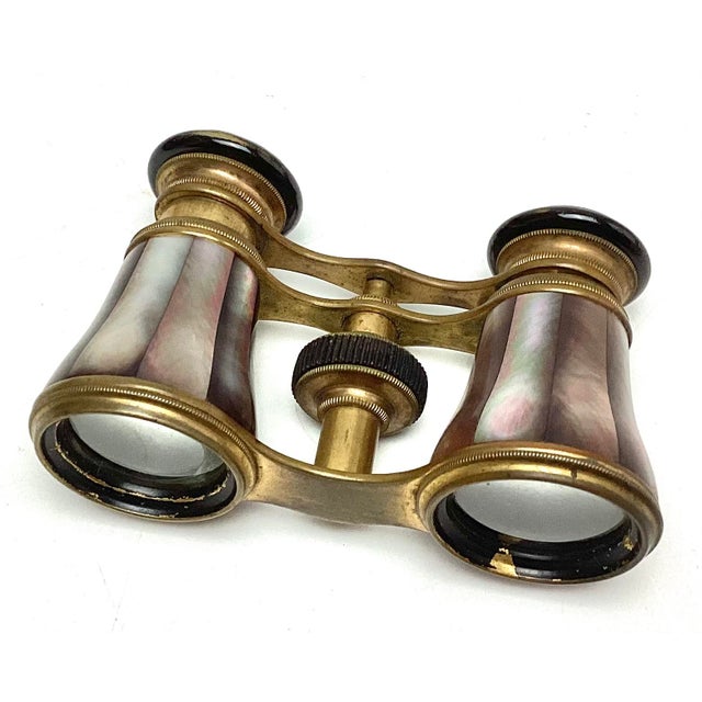 Elegant 1890s Antique Mother-of-Pearl Opera Glasses – G.W. Russell, Philadelphia A beautiful and authentic pair of late...