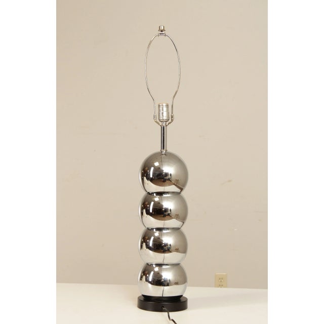 1970s Mid-Century Modern Chrome Stacked Ball Table Lamp For Sale - Image 10 of 13