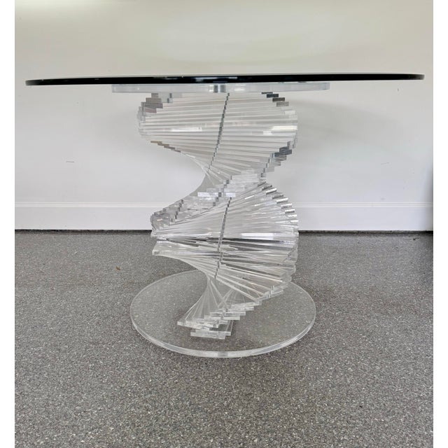 Exceptional Vintage 1980s Sculptural Lucite Double Helix Dining / Center Table – Stacked Acrylic Spiral Base, Postmodern For Sale In Chicago - Image 6 of 7