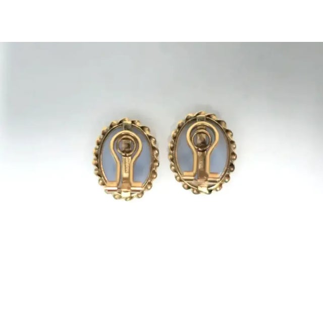 Chalcedony Quartz and 14-Karat Gold Earrings, Pair For Sale - Image 12 of 12