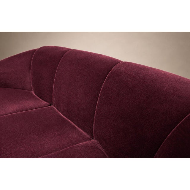 “Concha” Sofa in Plum Mohair Velvet, Joaquim Tenreiro, Brazil, 1960s For Sale - Image 14 of 14