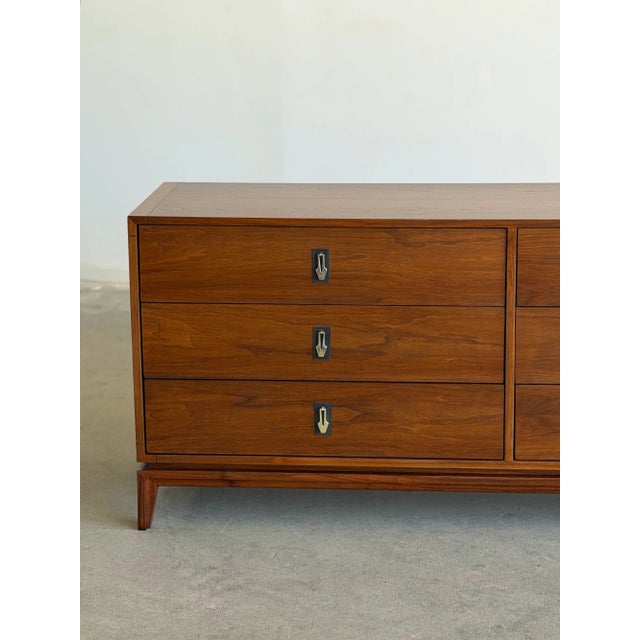 W66 D18 H29 A timeless John Keal for Brown Saltman six-drawer dresser, fully refinished to showcase the beauty of its wood...