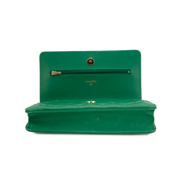 Chanel Classic Quilted Green Lambskin Wallet on Chain With Gold Hardware Bag For Sale - Image 10 of 16