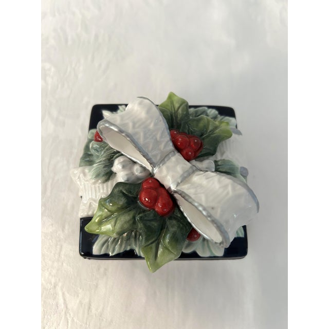 Traditional Fitz and Floyd Bristol Holiday Ceramic Box For Sale - Image 3 of 7