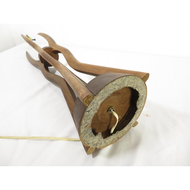 Mid 20th Century Sculptural Walnut Table Lamp ~ Modeline Style ~ Vintage Retro Modernist Art Lighting For Sale - Image 10 of 10