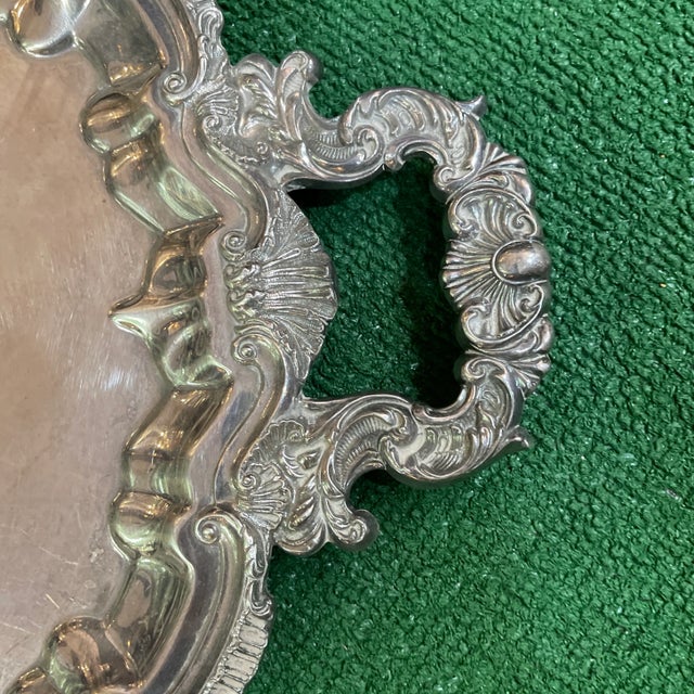 English 1940s Oval English Silver Plated Serving Tray With Grape and Leaf Decoration For Sale - Image 3 of 9
