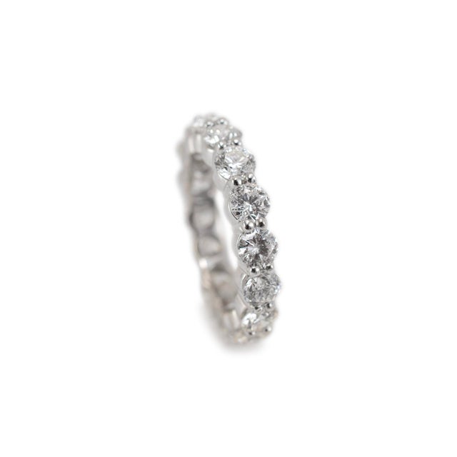 Ladies 14k White Gold Full Eternity 2.93ct Diamond Wedding Band, Size 4 For Sale - Image 4 of 6