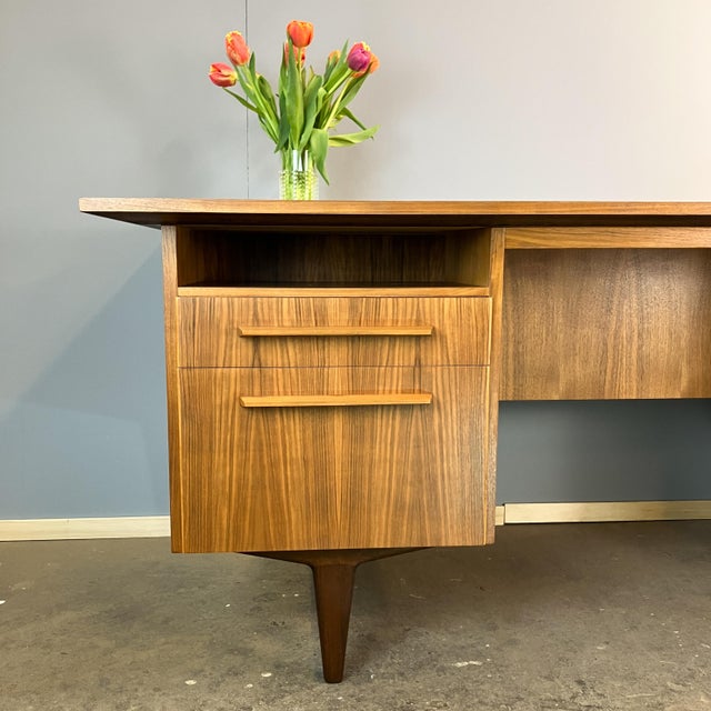1960s Vintage Bauhaus Desk in Walnut from WK Möbel, 1960s For Sale - Image 5 of 16