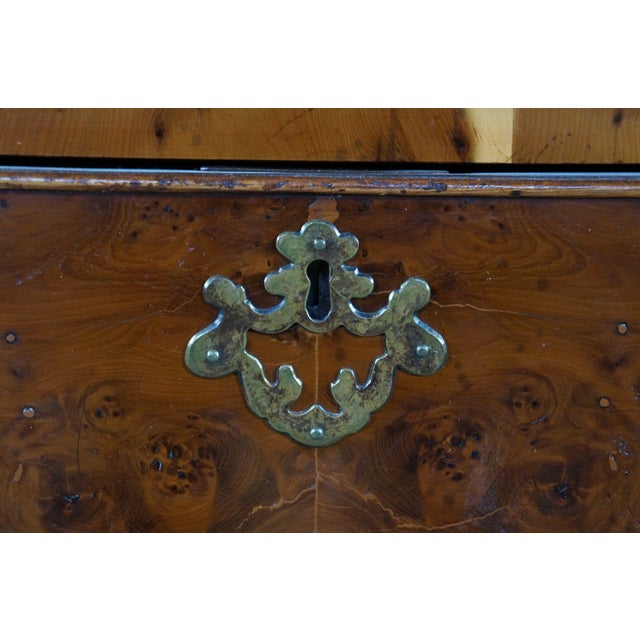 Antique English George II Style Oyster Burl Yew Bachelors Chest Dresser Commode For Sale - Image 12 of 18