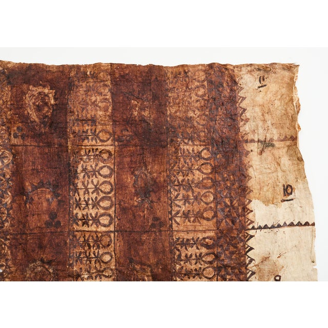 Mid 20th Century Tribal Style 12 Ft Polynesian Tapa Bark Cloth From Tonga For Sale - Image 5 of 18