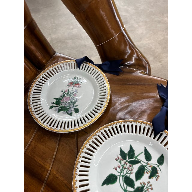 Mid-Century Modern 1970s Pair of Floral Hanging Decorative Plates For Sale - Image 3 of 6