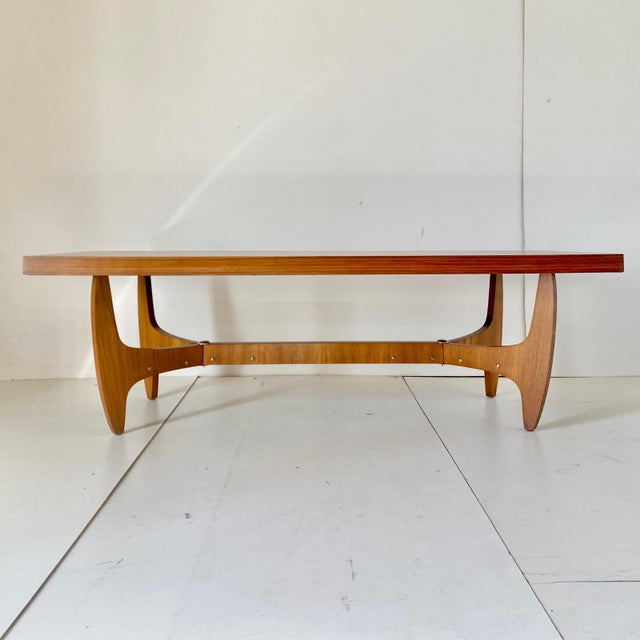 Mid-Century Modern Large Rectangular Coffee Table in Walnut, 1960s For Sale - Image 3 of 14