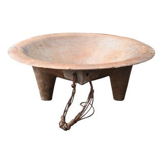 Large Fijian Bowl on 4 Feet, Melanesia, 19th / Early 20th Century For Sale