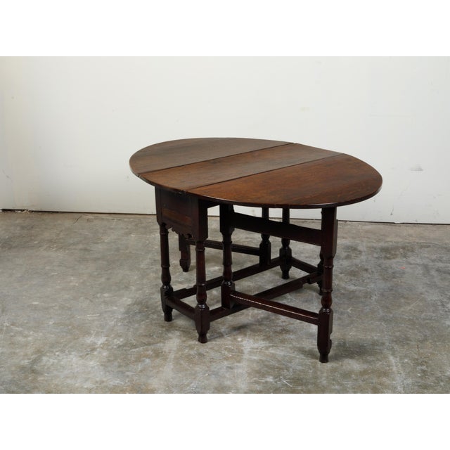 Brown English 18th Century Oval Top Drop-Leaf Gateleg Table with Turned Legs For Sale - Image 8 of 11