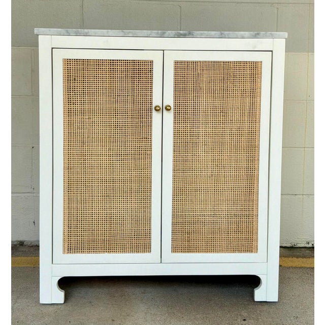 Stylish Worlds Away Modern Can ad White Marble Boyd Vanity, white wood case, showroom floor sample