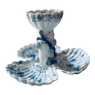 Vintage Maitland-Smith Blue and White Porcelain Pickle Stand Sweetmeat Dish – Bonnin & Morris Style – Seashell Coral Motif For Sale