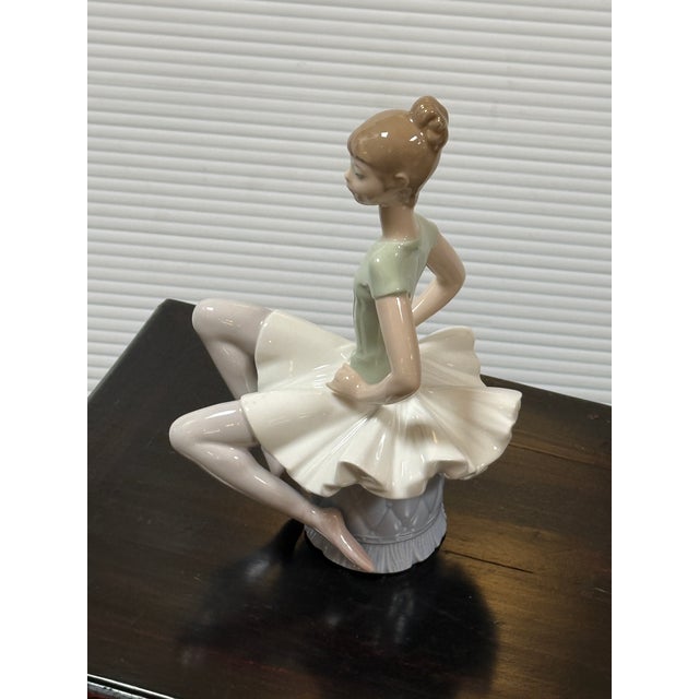 Design Plus Gallery presents the Porcelain Figurine Laura Ballerina by Juan Huerta for Lladró. This is a retired, hand-...