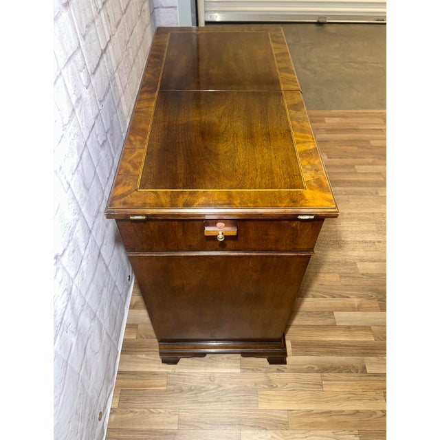 Brown Mid 20th Century Henredon Aston Court Flip Top Server Cart For Sale - Image 8 of 9