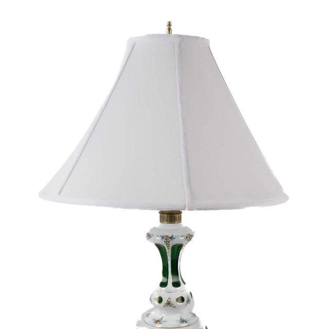 Hollywood Regency Pair of Vintage Bohemian Green and White Cut-to-Clear Crystal Table Lamps With Brass Bases For Sale - Image 3 of 9