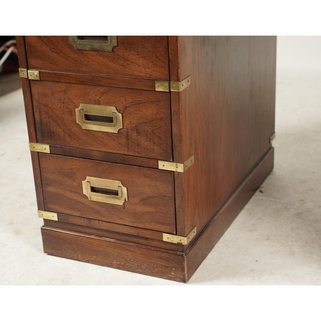 Mid 20th Century Vintage Sligh Campaign Pedestal Desk With Inlay Leather Top For Sale - Image 5 of 9