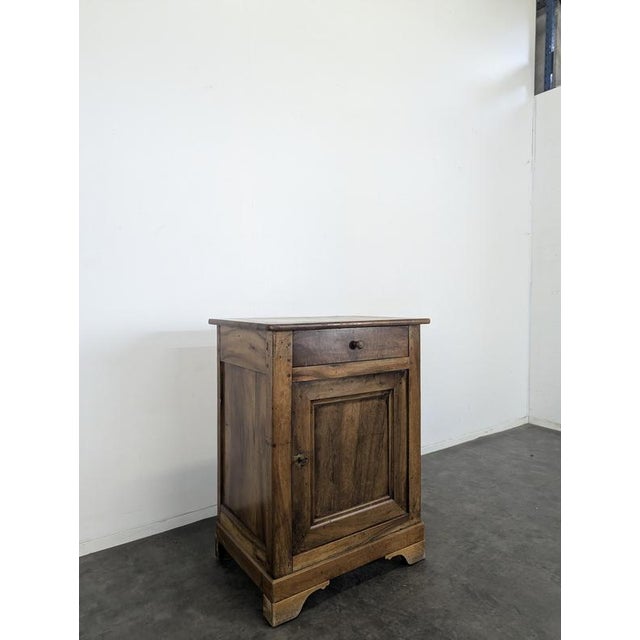 Louis Philippe Buffet in Walnut, in Very Good conditions.