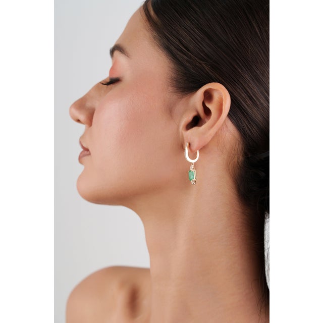 Art Deco 1.96ct Emerald Diamond Huggie Drop Earrings in 14k Yellow Gold- A Pair For Sale In New York - Image 6 of 16