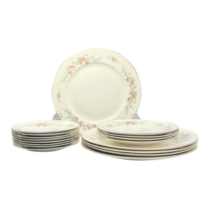 1940s Homer Laughlin “Cashmere” 17-Piece Ceramic Dinnerware Set