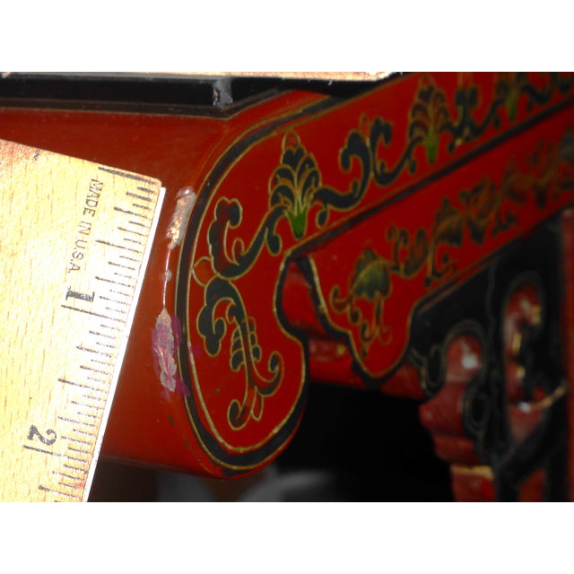 Late 20th Century Oriental Red Lacquer and Chinoiserie Decorated Console Table For Sale - Image 4 of 4