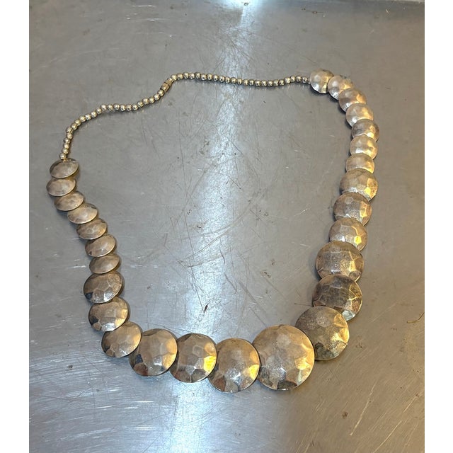 Mid-Century Modern 1980s-90s Large Hammered Silver Tone Disc Necklace For Sale - Image 3 of 5
