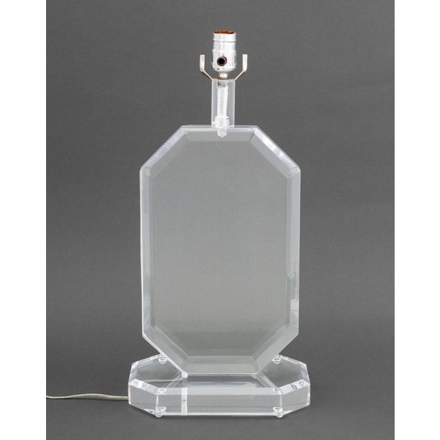 Mid-Century Modern Modern Acrylic and Chrome Octagonal Table Lamp For Sale - Image 3 of 9
