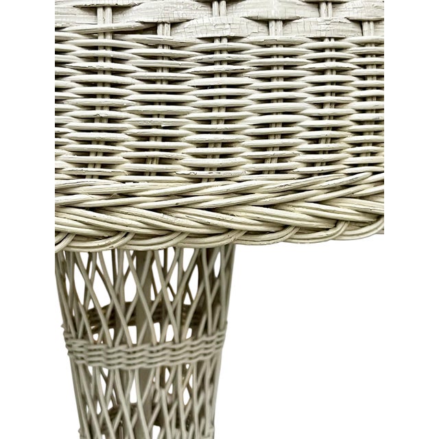 Wood Vintage White Wicker Table Lamp With Matching Woven Shade – Coastal Boho Mid-Century Style 31.5” Tall For Sale - Image 7 of 18