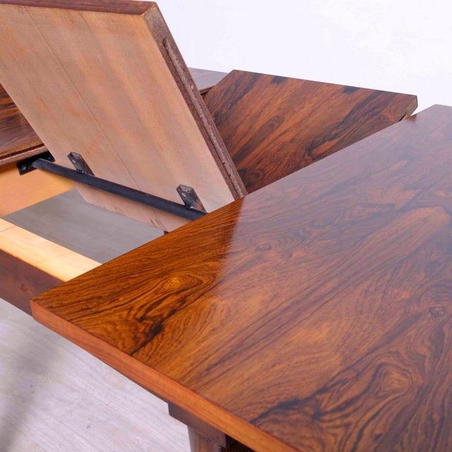 Beautiful rosewood table, original vintage 60s. Extendable. Dimensions: Height 79 cm Depth 83 cm Length 120 cm Maximum...