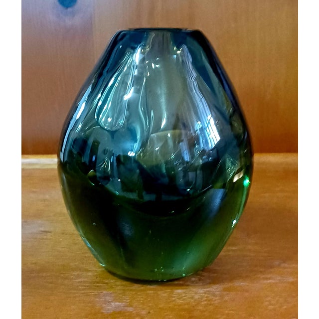 1960s Signed 1968 Dominick Labino Emerald Green Luster Studio Art Glass Vase For Sale - Image 5 of 16