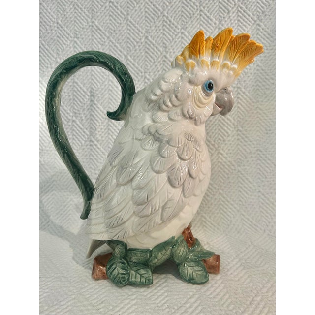 Chinoiserie 1991 Fitz and Floyd Sulfur Crested Cockatoo Palm Beach Majolica Style Pitcher For Sale - Image 3 of 12