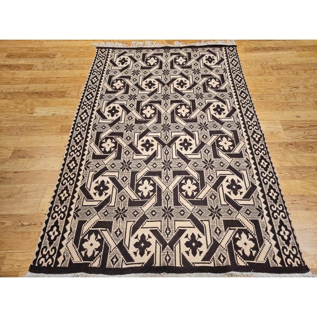 Vintage American Southwestern Rug, Handwoven Wool, Geometric Pattern, Tan & Brown, 5x7 For Sale In Chicago - Image 6 of 13