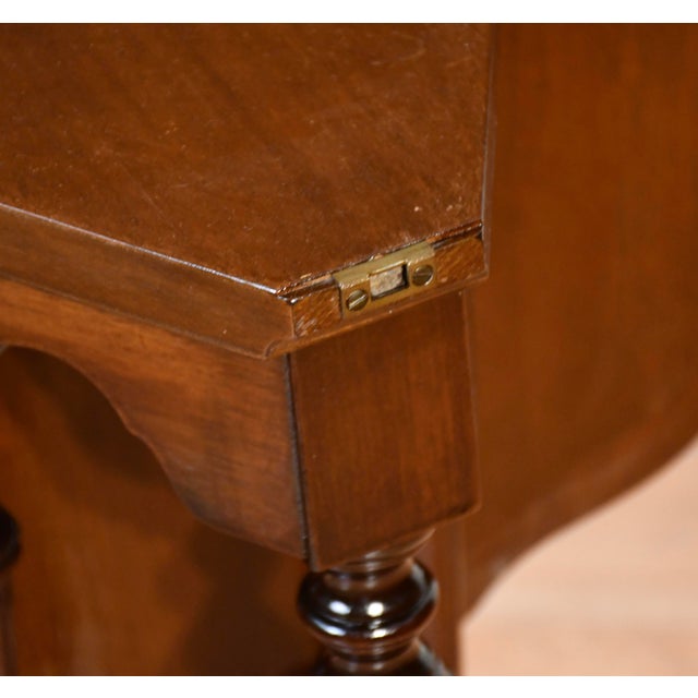 1930 English Flame Mahogany Tilt-Top Pie Crust Side Table End Table For Sale - Image 6 of 10