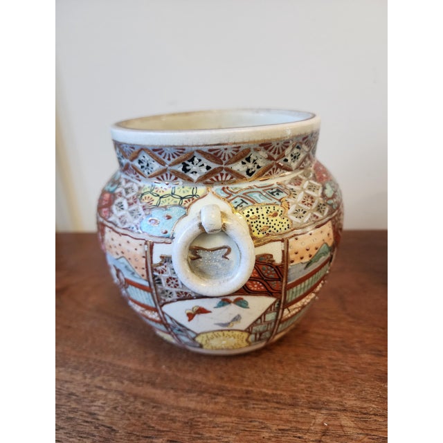 Pair of Japanese Satsuma Jars, Hand Painted Kutani Style Pottery, Vintage Oriental Vases With Handles, Signed Gilded Decor For Sale - Image 6 of 14